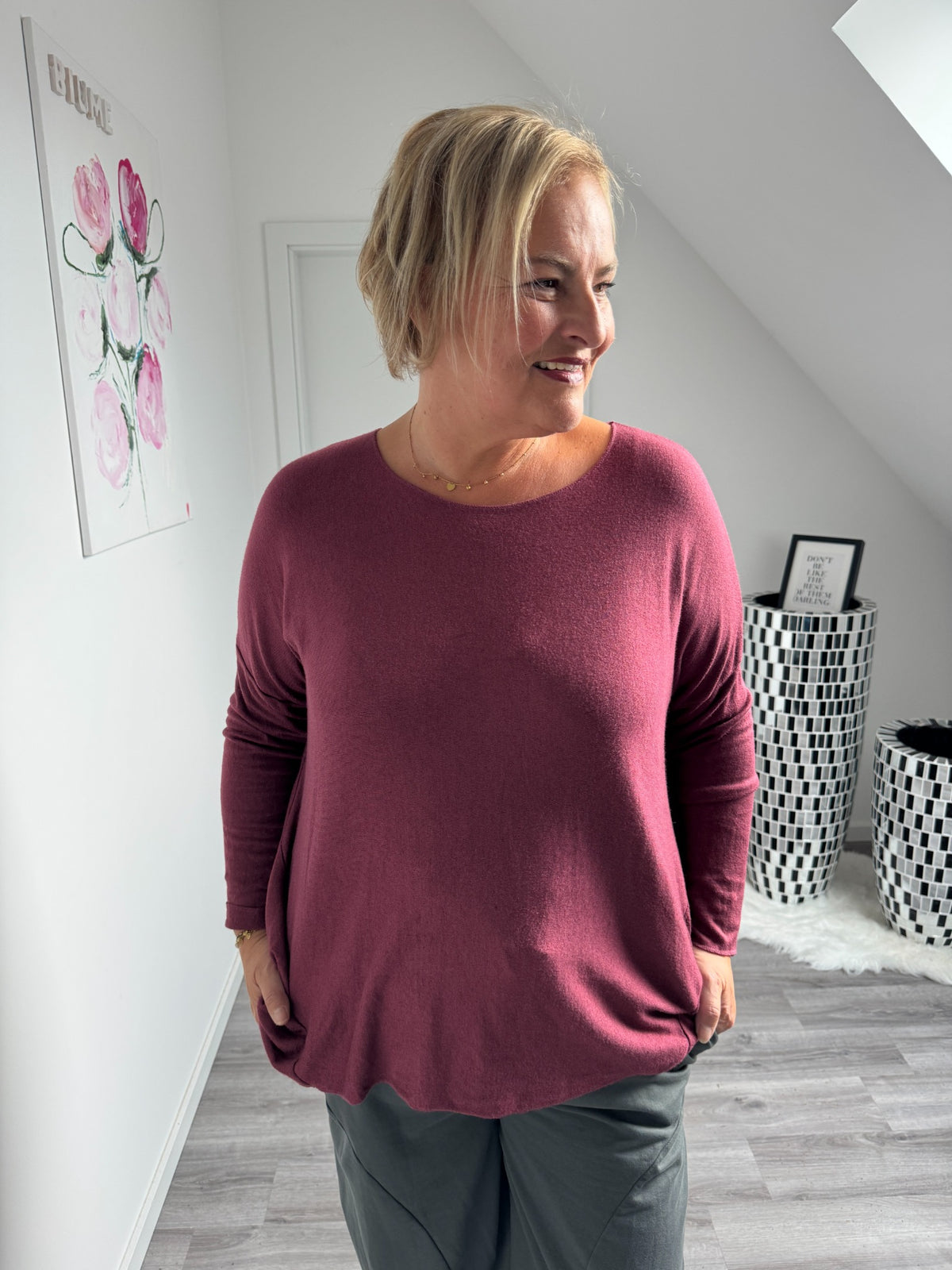 Curvy Feinstrick-Pullover – Outfit und Farbbeispiel