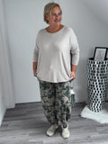 Curvy Feinstrick-Pullover – Outfit und Farbbeispiel
