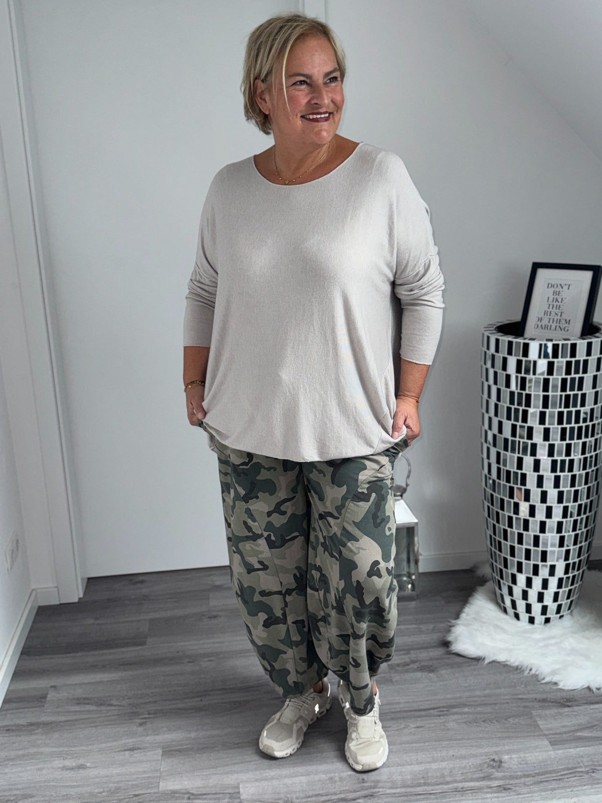 Curvy Feinstrick-Pullover – Outfit und Farbbeispiel