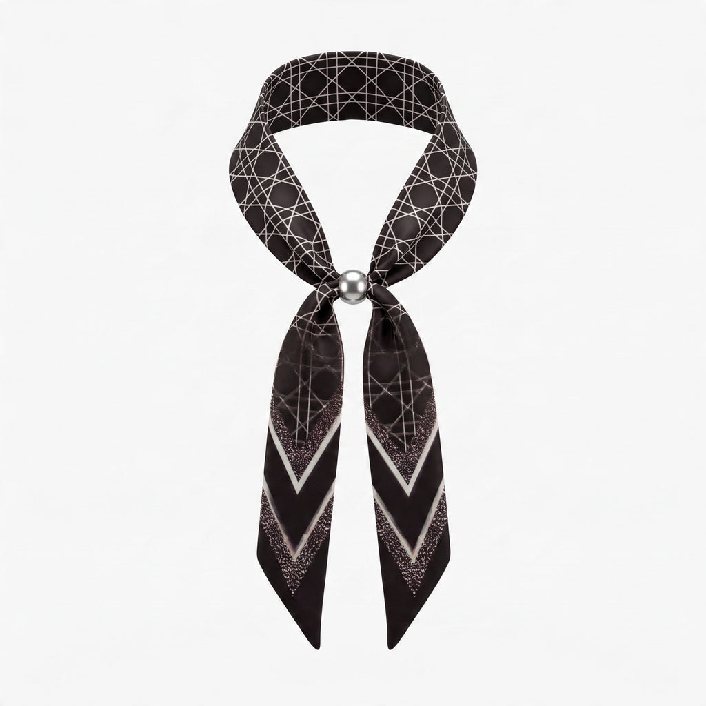 Halstüchlein mit Perle – Schwarz-Weiß
