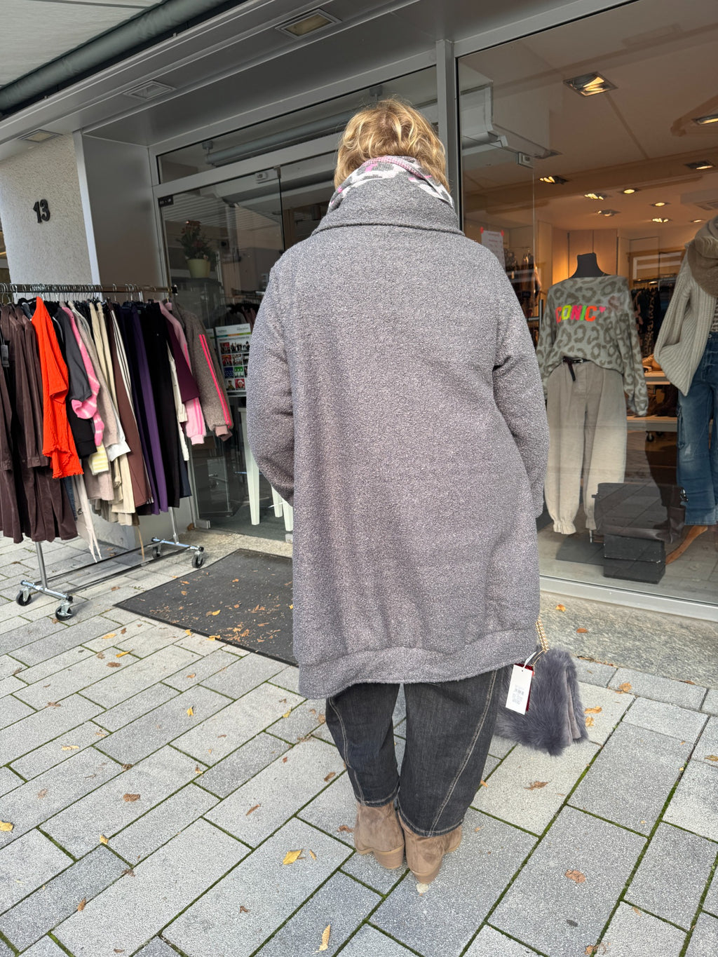 Curvy Teddymantel Grau Rückansicht