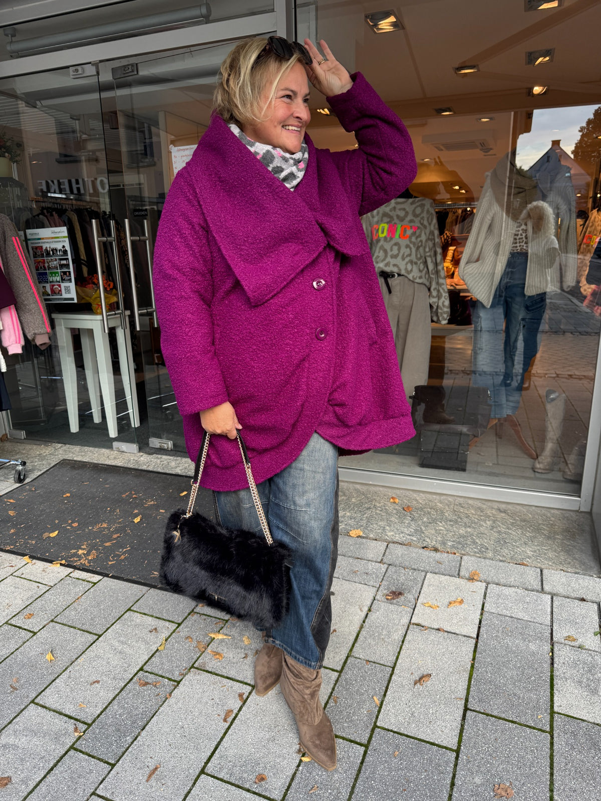 Curvy Teddymantel Beere/Lila Seitenansicht